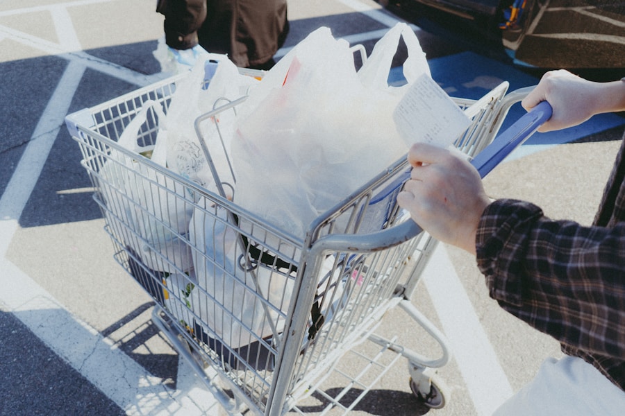 Direito do Consumidor — carrinho de compras cheio de sacolas